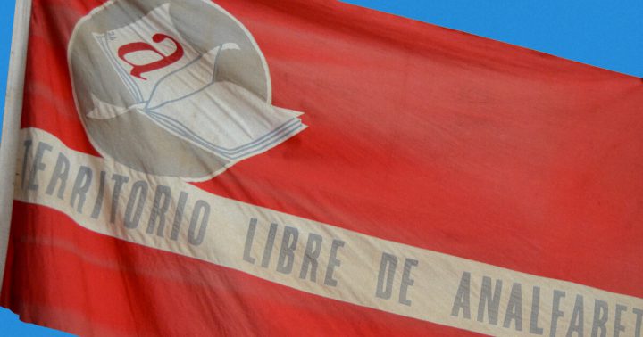Flag for the Cuban Literacy campaign.